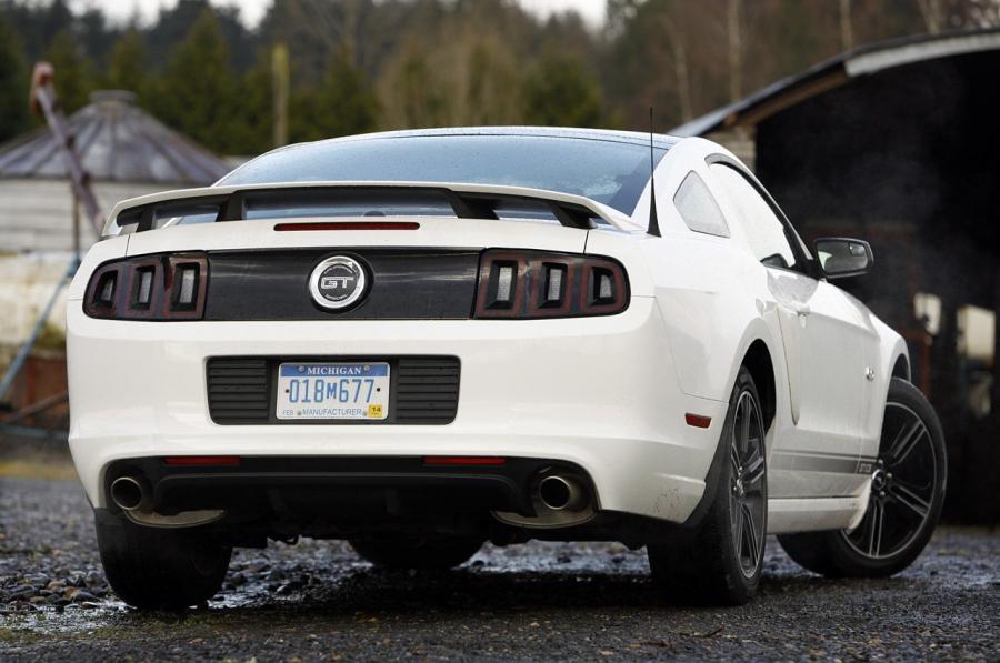  Ford Mustang GT 2013 года  (фото 35 из 58)